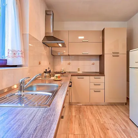 Апартаменты Iby Пула