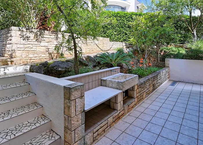 Iby Apartment *